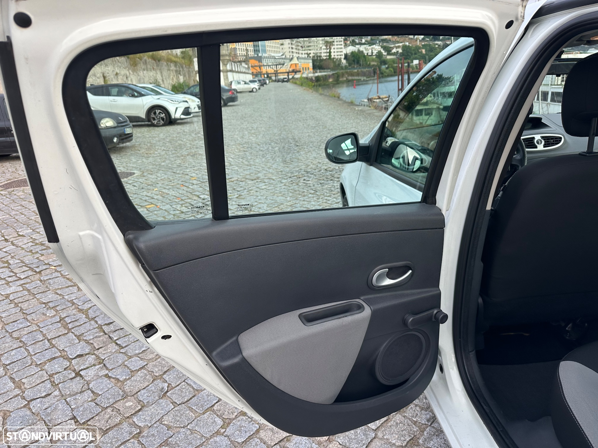 Renault Clio 1.5 dCi 90 FAP Dynamique - 17