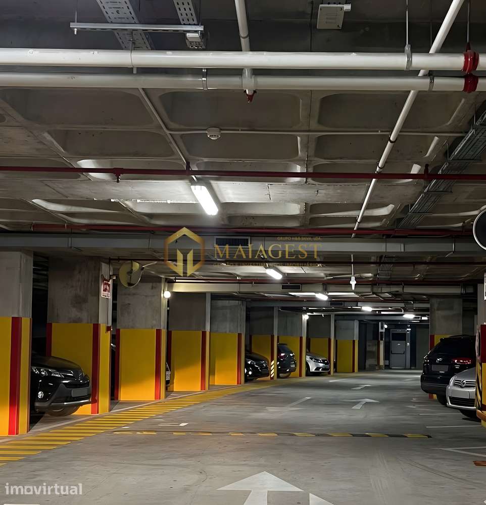 Oportunidade Única: Lugar de Garagem no Edifício Mota Galiza no Porto - Grande imagem: 3/6