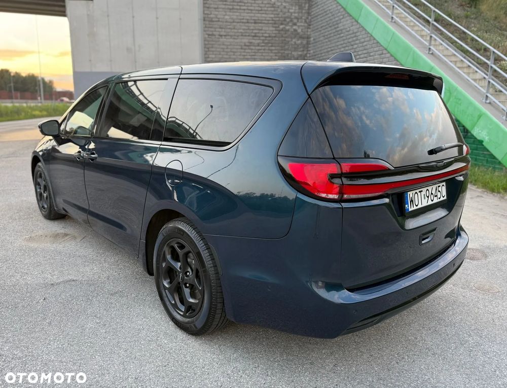 Chrysler Pacifica - 2