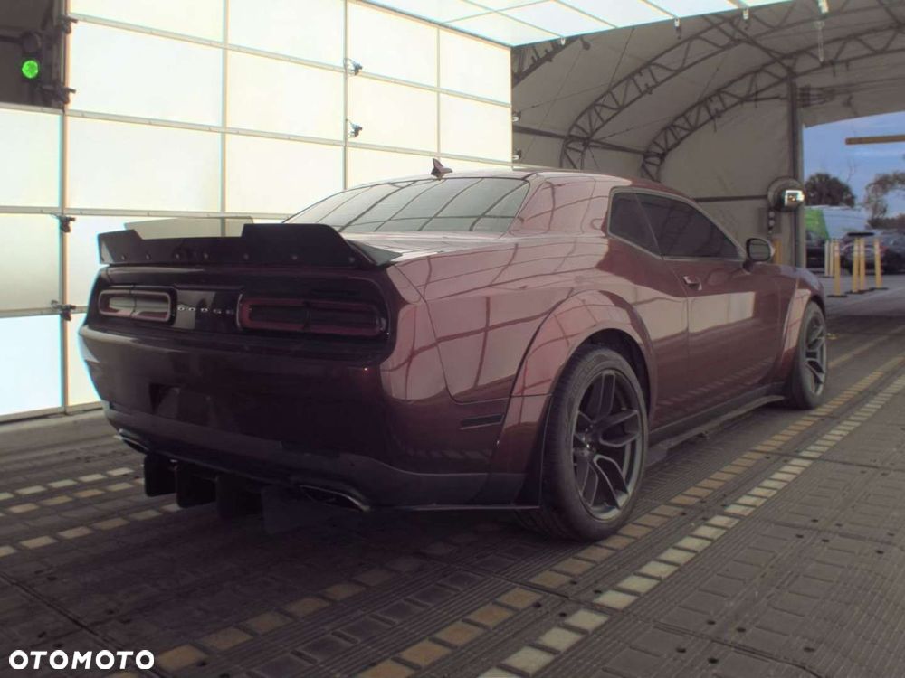 Dodge Challenger - 8