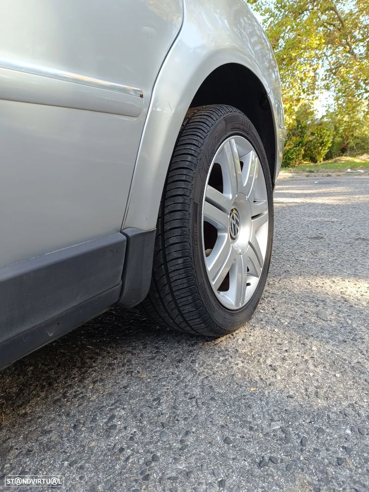 VW Passat 1.9 TDi Highline - 13