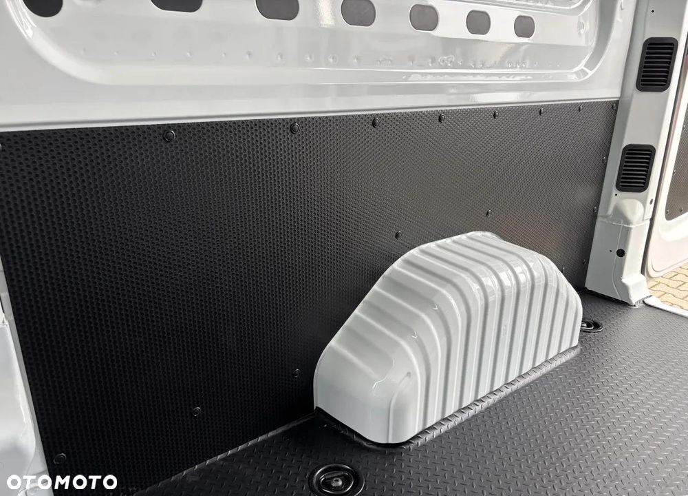 Maxus Deliver 9 L3H2 150KM - 16