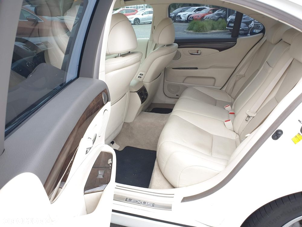 Lexus LS 600h Elegance - 15