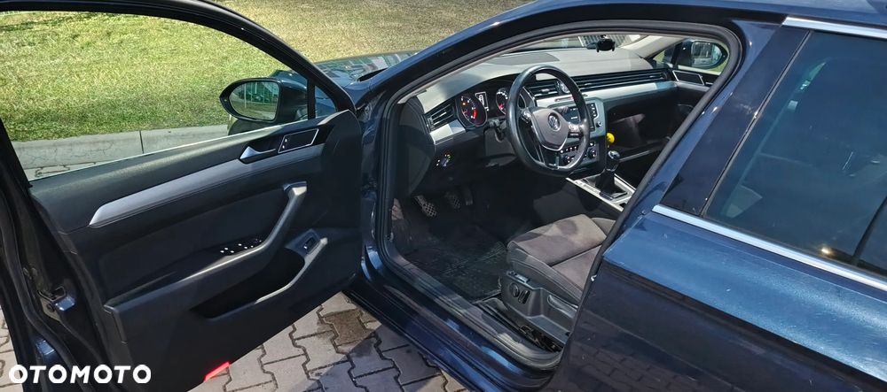Volkswagen Passat - 14