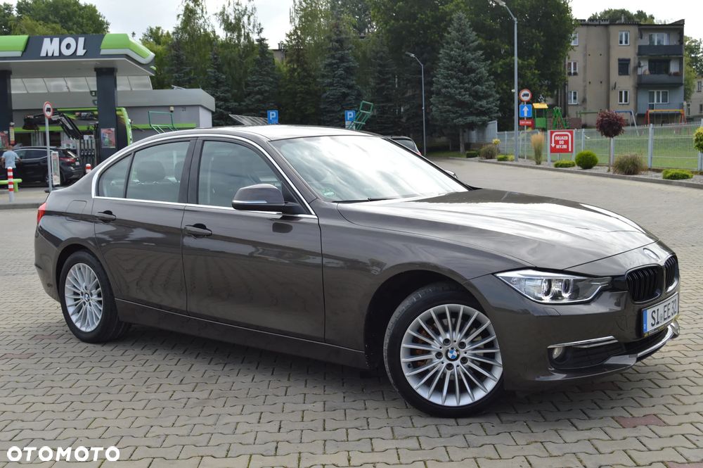 BMW Seria 3 318d Luxury Line - 11