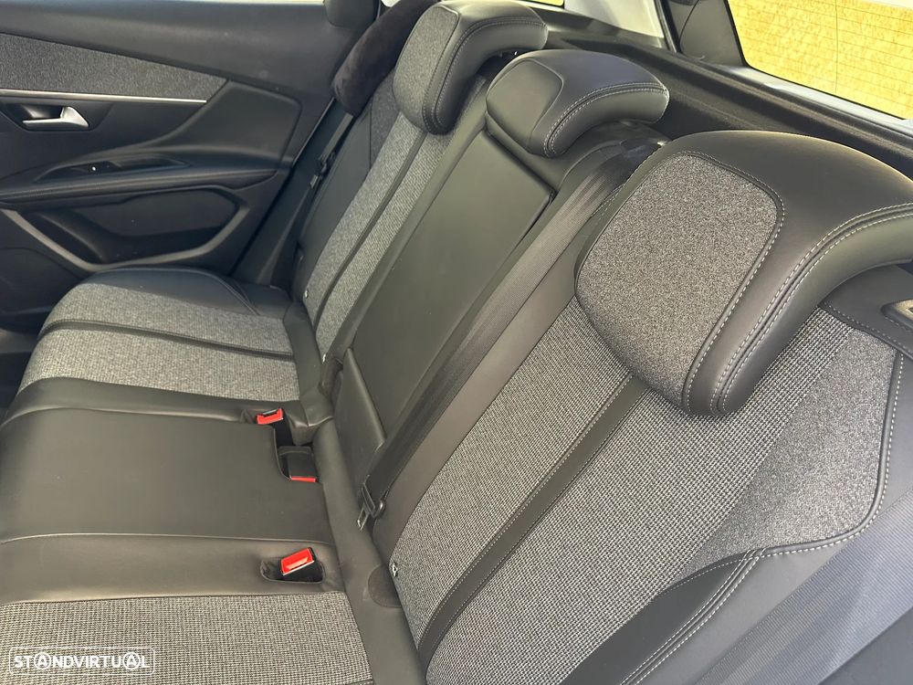 Peugeot 3008 1.2 PureTech Allure EAT6 - 6