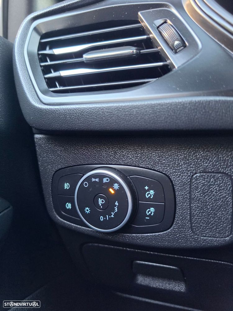 Ford Focus SW 1.5 TDCi ST-Line - 43