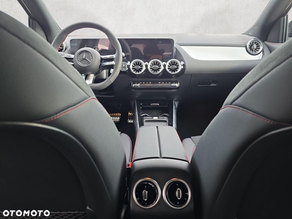 Mercedes-Benz GLA - 14