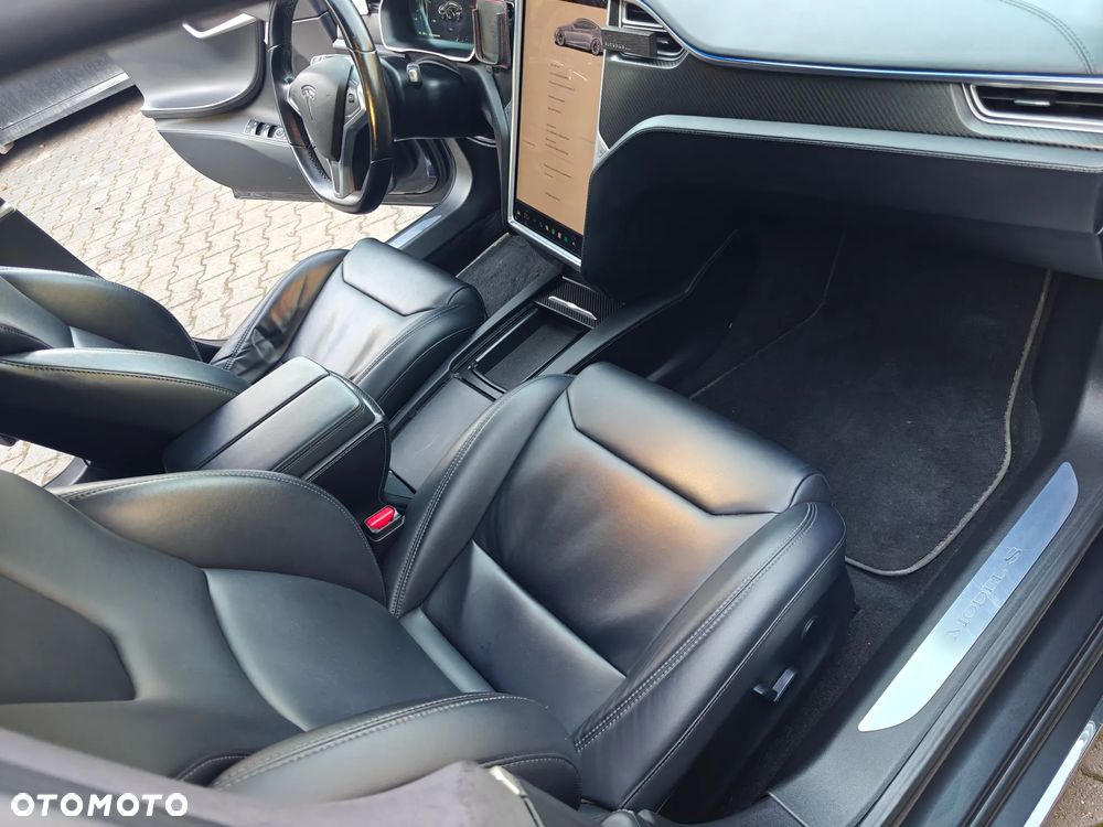 Tesla Model S - 10