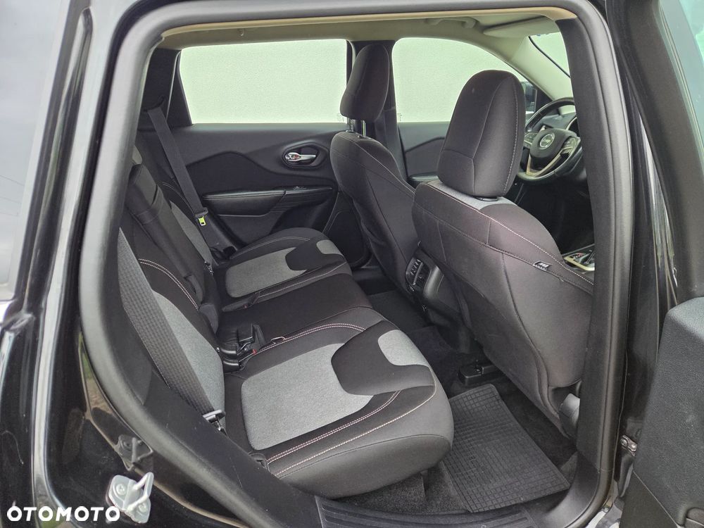 Jeep Cherokee - 13