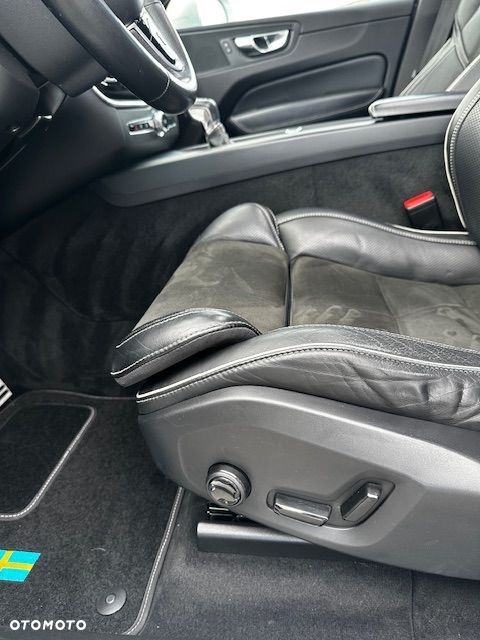 Volvo XC 60 D5 AWD R-Design - 17