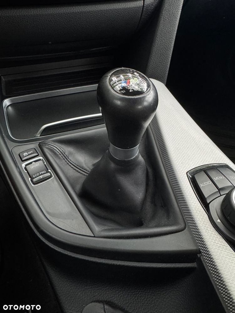 BMW Seria 3 318i - 14
