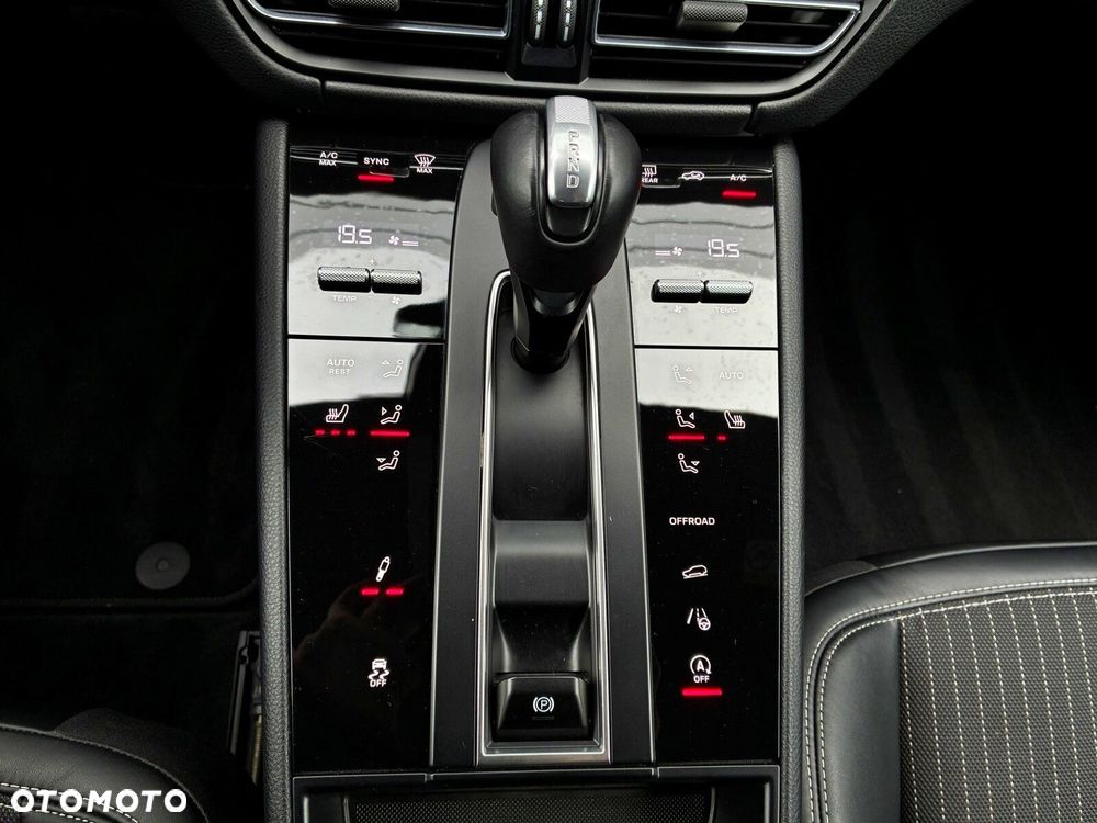 Porsche Macan - 29