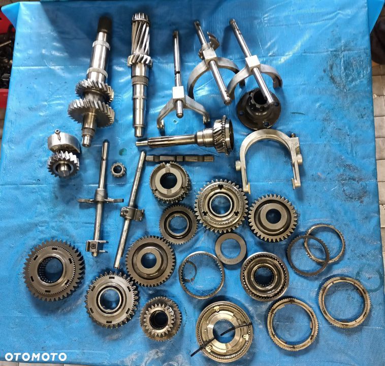 SKRZYNIA BIEGÓW WAŁEK SPRZĘGŁOWY IVECO DAILY 6B 14- - 1