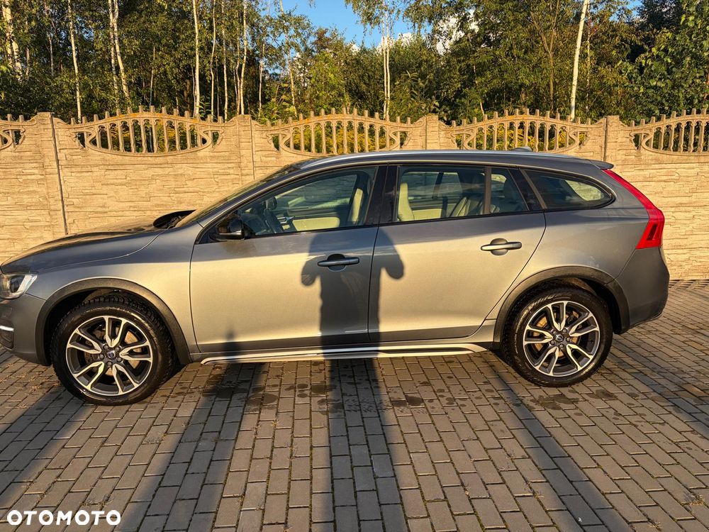Volvo V60 Cross Country - 10