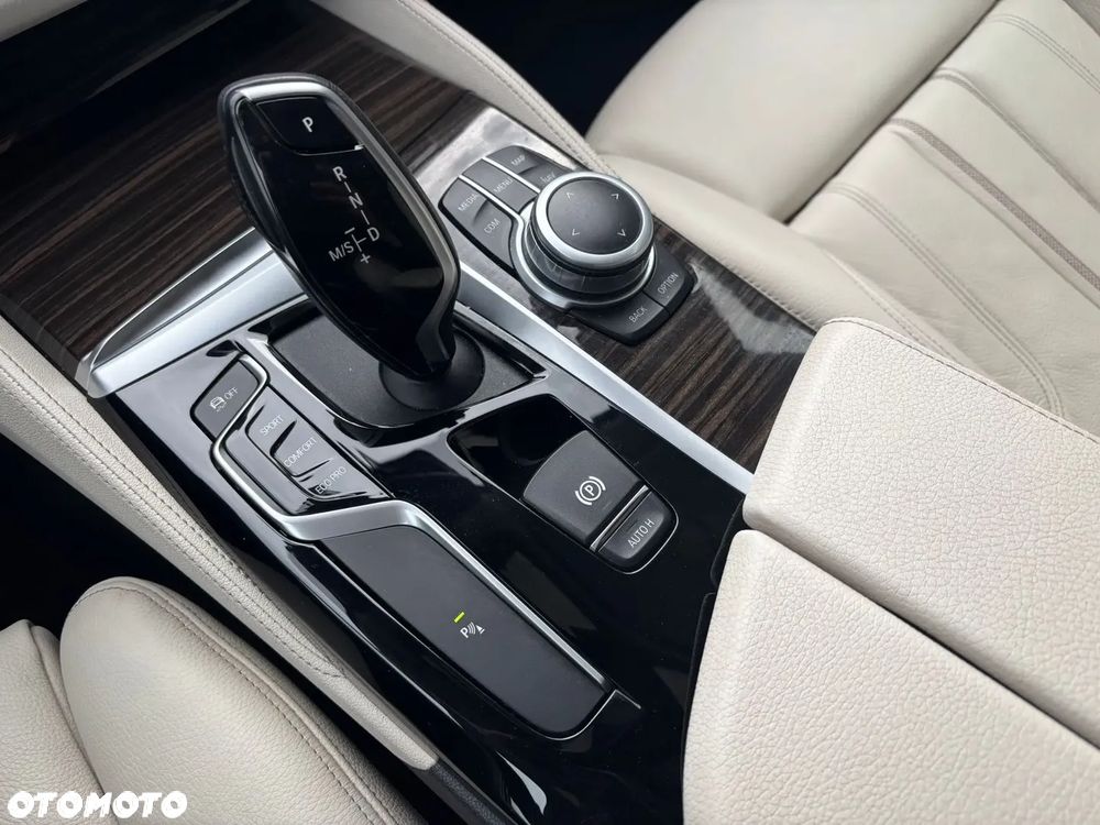 BMW Seria 5 520d Luxury Line - 19
