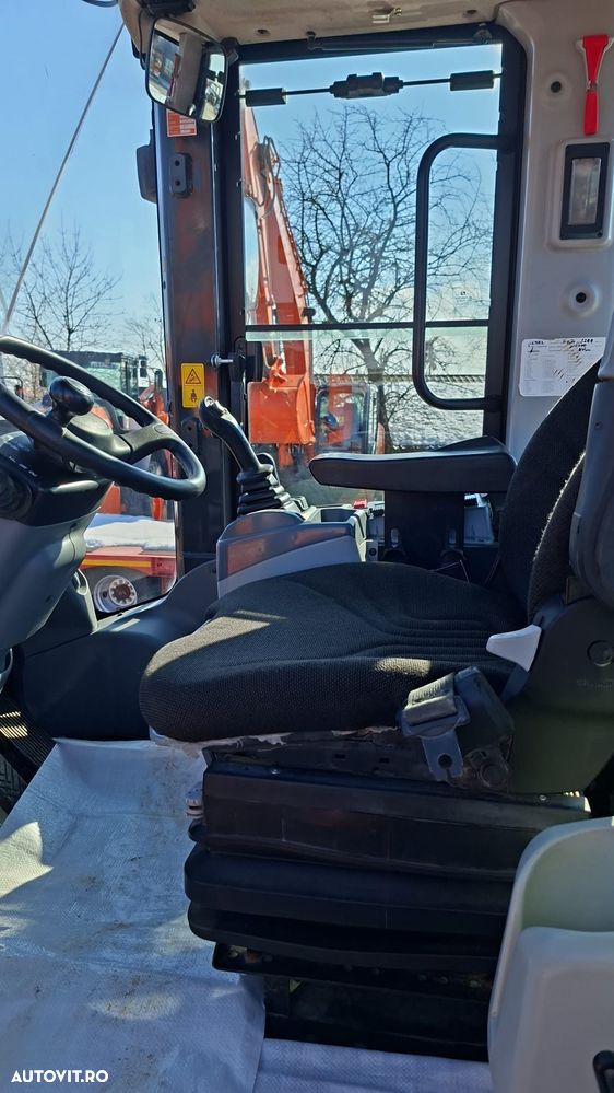 Hitachi ZW180, 2021, 3.903, cupa 3mc, Masa operationala 18t, Anvelope 20,5R25 80% bune, gresare automata, inaltime basculare cupa 4m, latime incarcator 2,5m, 173CP, Aer cond, produs in JAPONIA, CA NOU, posibilitate leasing 4ani-PROMOTIE 94900 EUR+Tva - 9