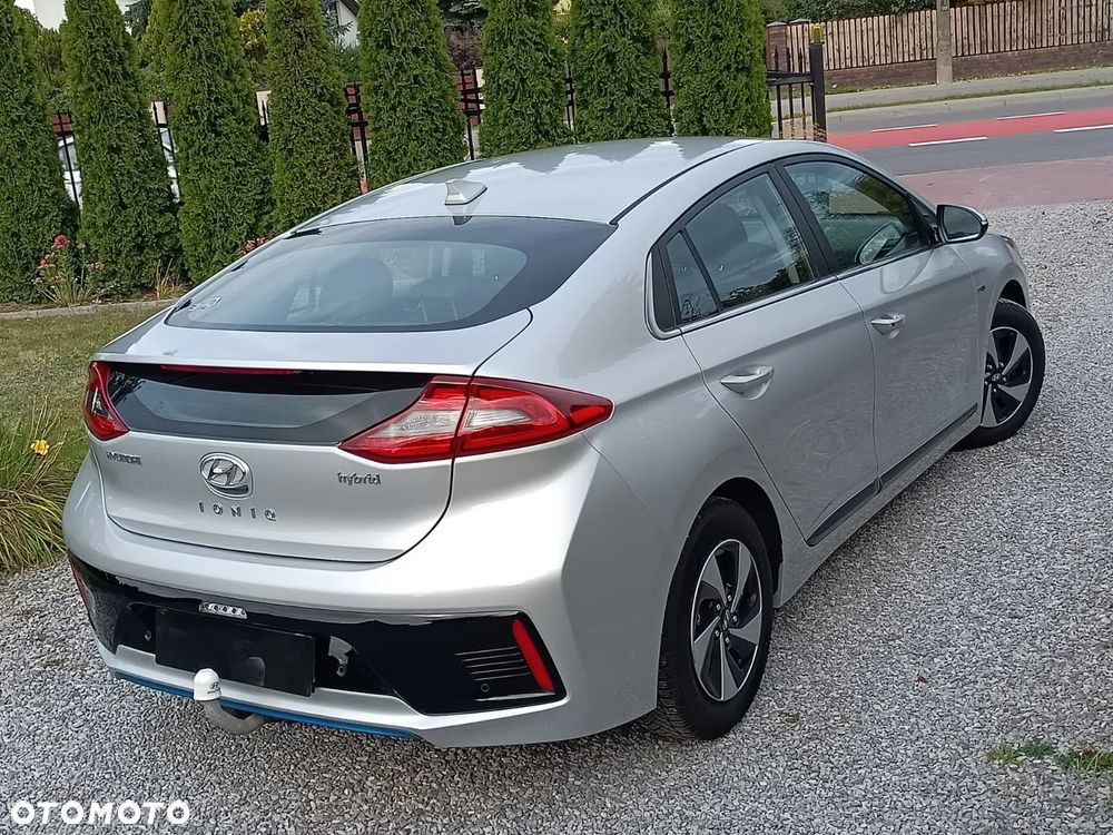 Hyundai IONIQ - 10