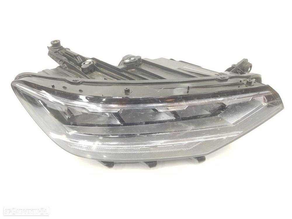 FAROL DIREITO VOLKSWAGEN PASSAT BERLINA 3C2 - 1