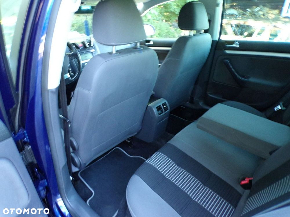 Volkswagen Jetta - 33