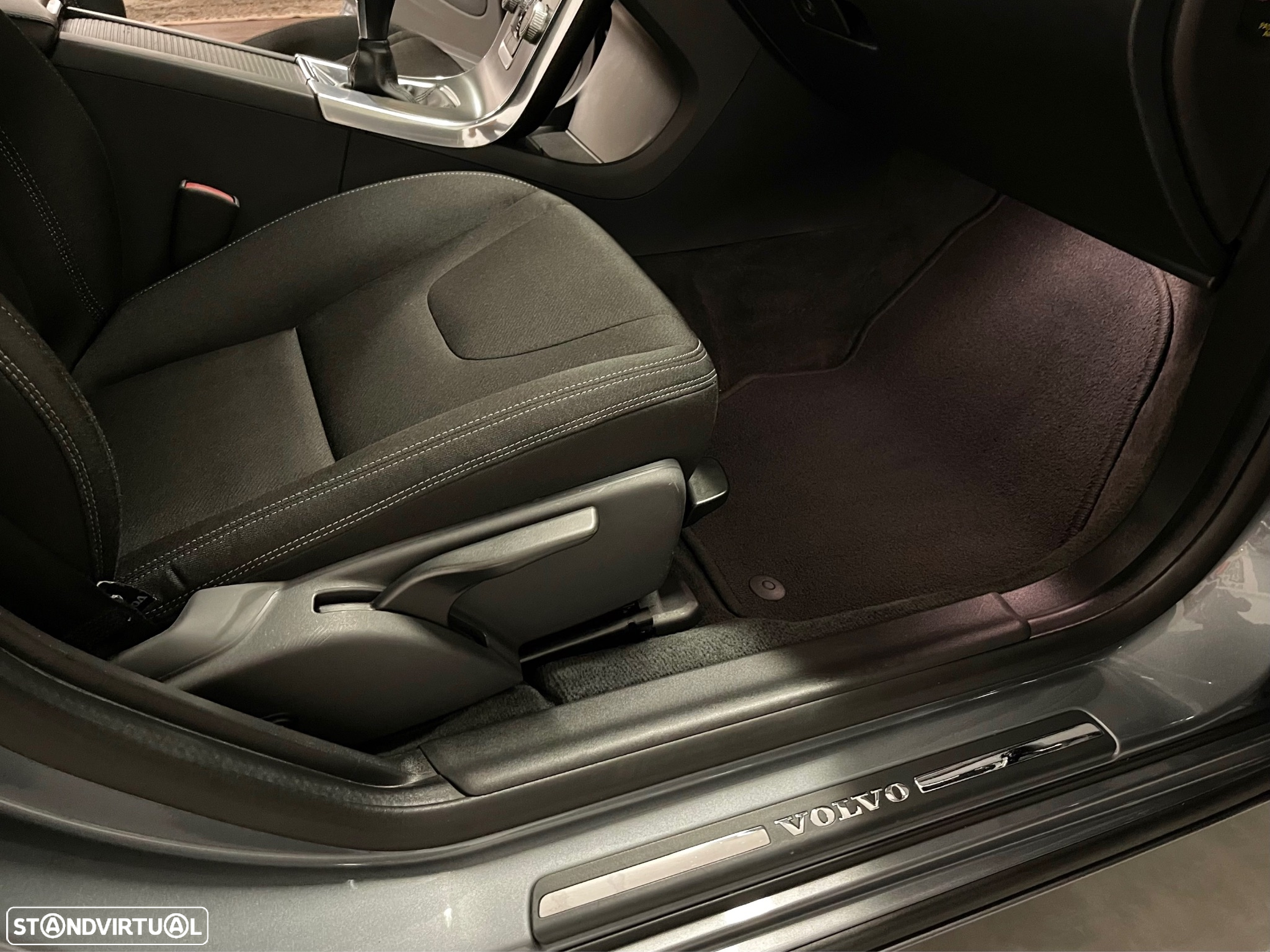 Volvo V60 2.0 D2 Momentum - 23