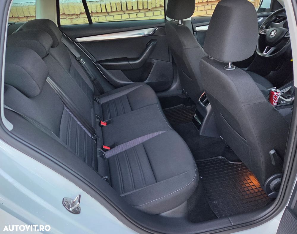 Skoda Octavia 1.6 TDI DSG Style - 6