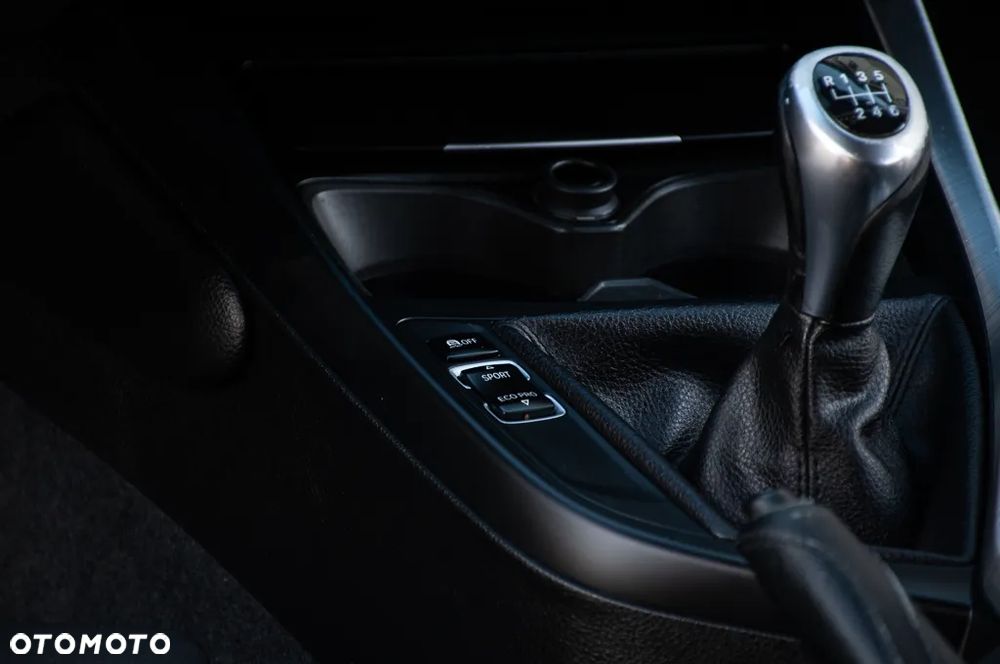 BMW Seria 1 118d Sport Line - 33