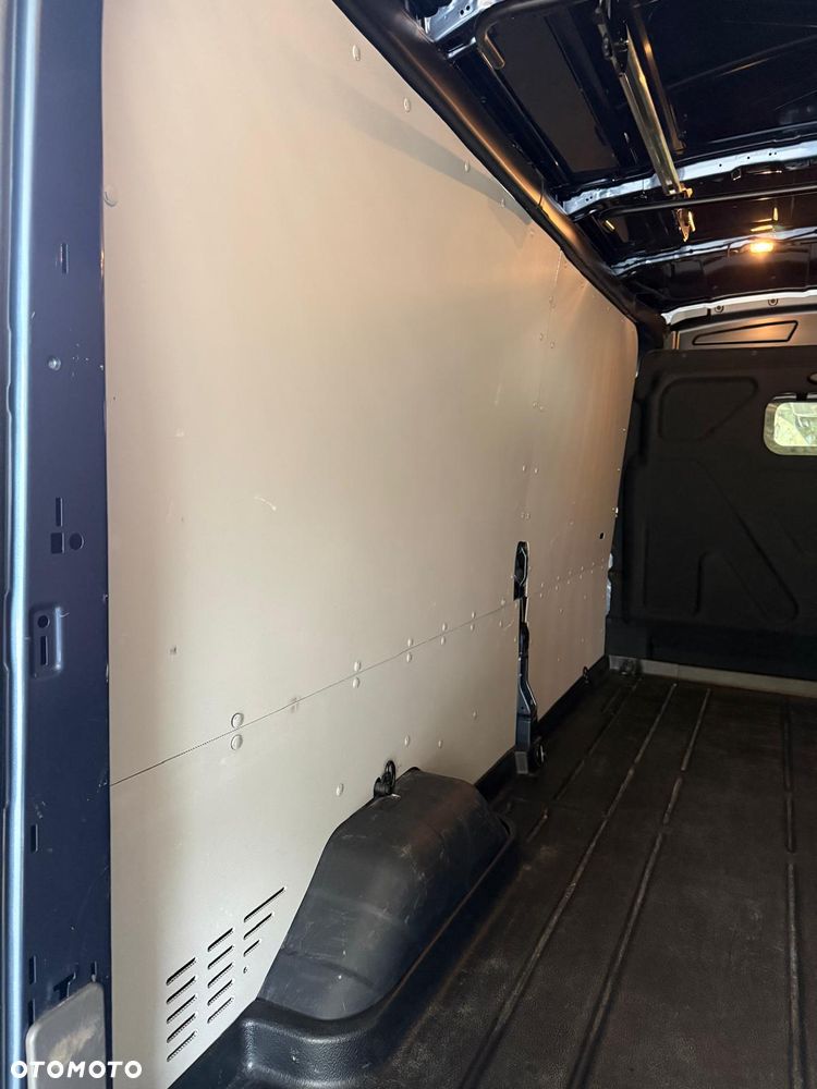 Ford Transit - 12