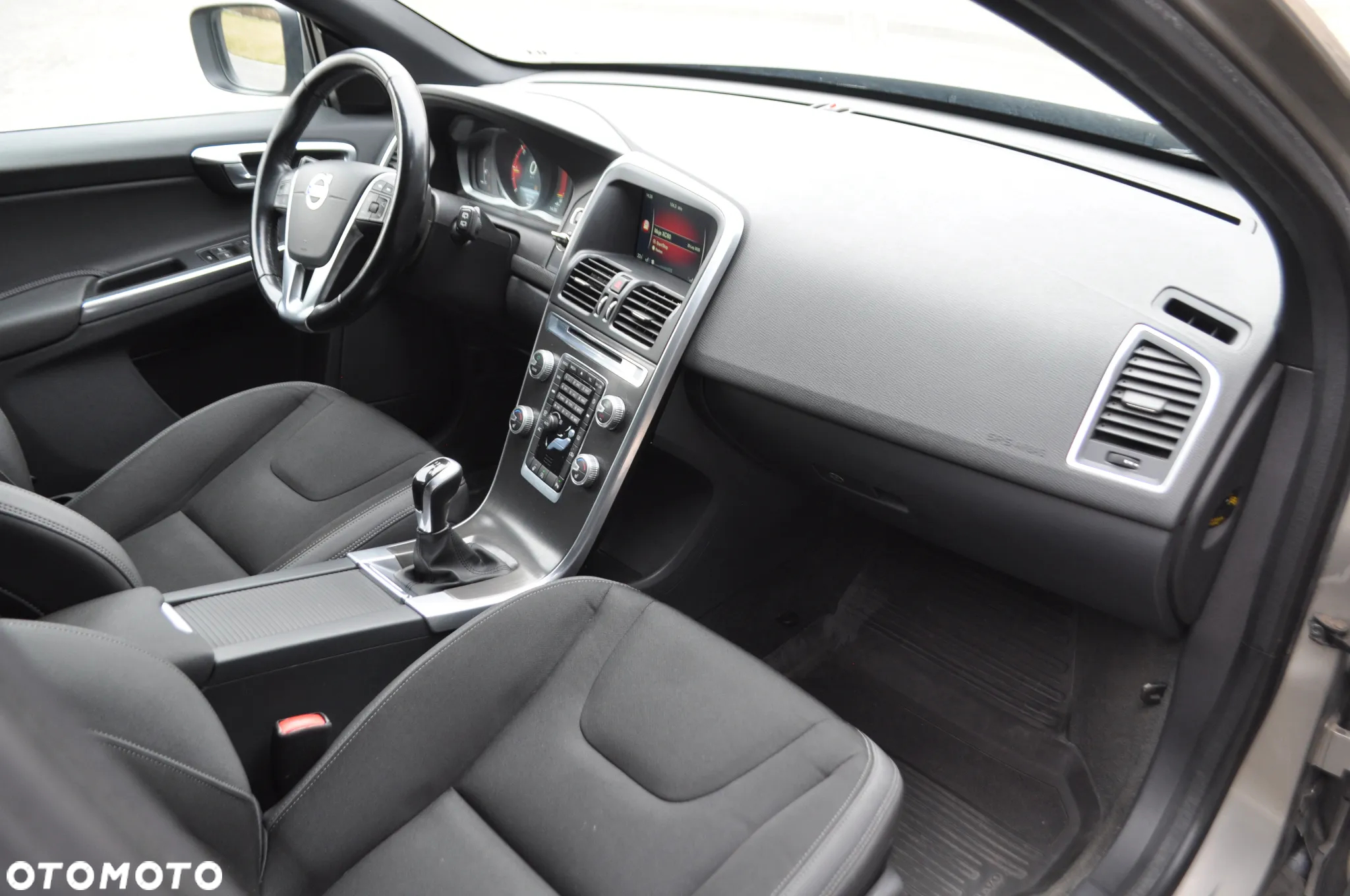 Volvo XC 60 D4 Drive-E Momentum - 33