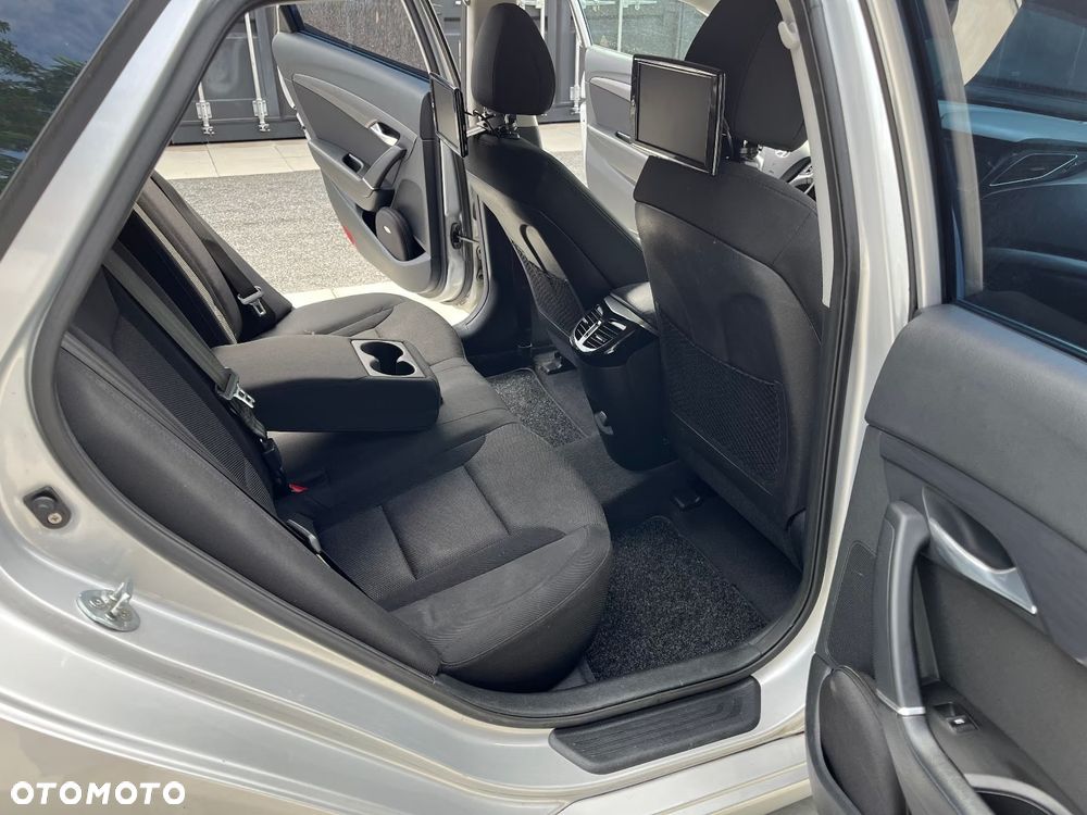 Hyundai i40 Kombi blue 1.6 Trend - 11