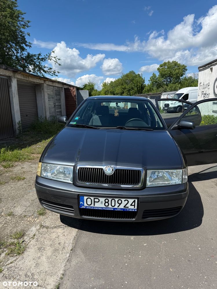 Skoda Octavia 1.6 Tour - 4