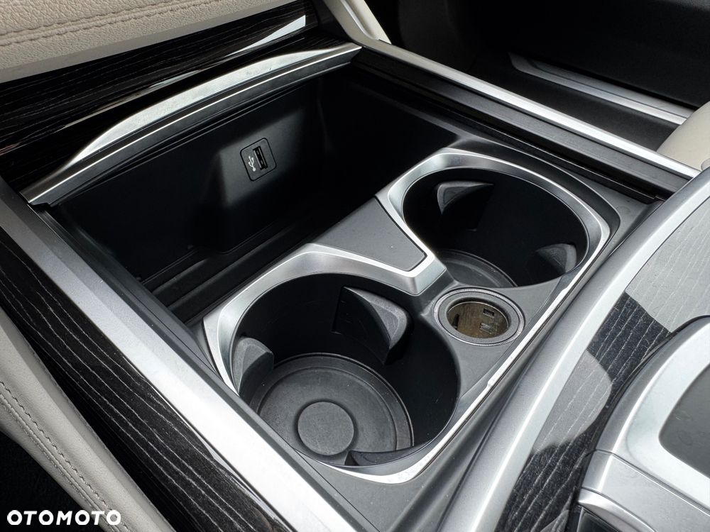 BMW Seria 7 740d xDrive - 25