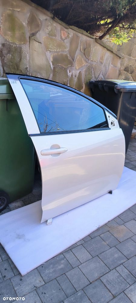 Toyota Yaris 4,Mazda 2 - 3