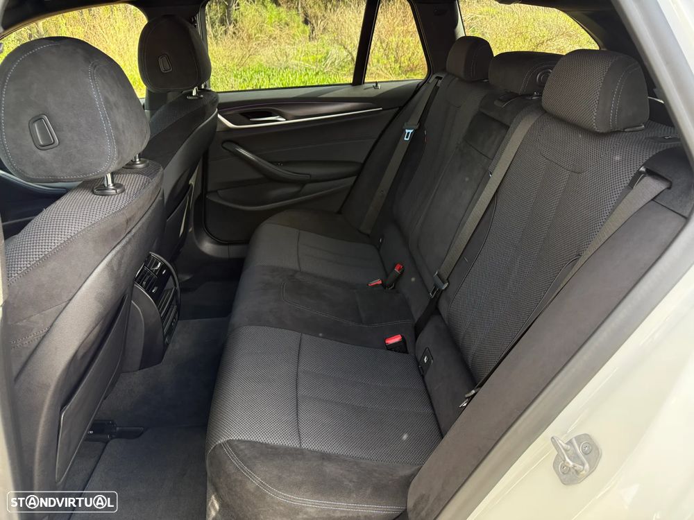 BMW 530 e Pack Desportivo M - 28