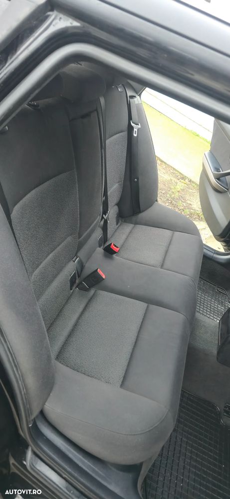 BMW Seria 3 318d DPF Touring - 20