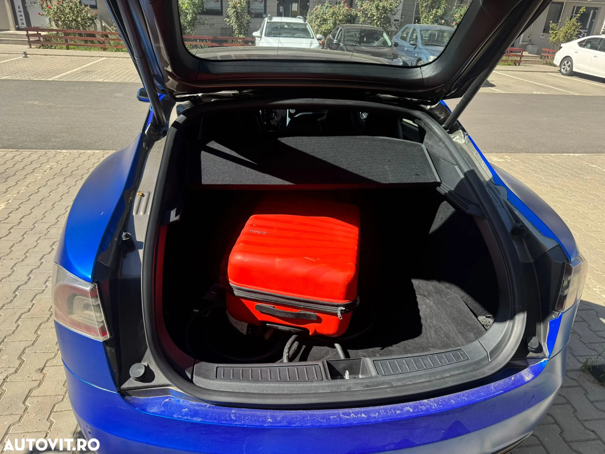 Tesla Model S - 9