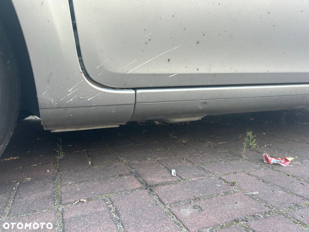 Renault Clio 1.2 16V Dwudziestka Euro5 - 14