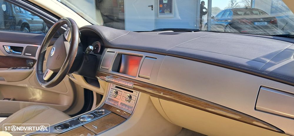 Jaguar XF 3.0 D V6 S Premium Luxury - 9