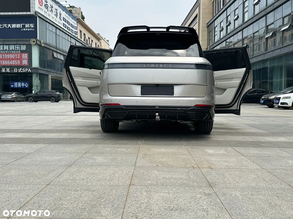 Lynk & Co 900 - 25