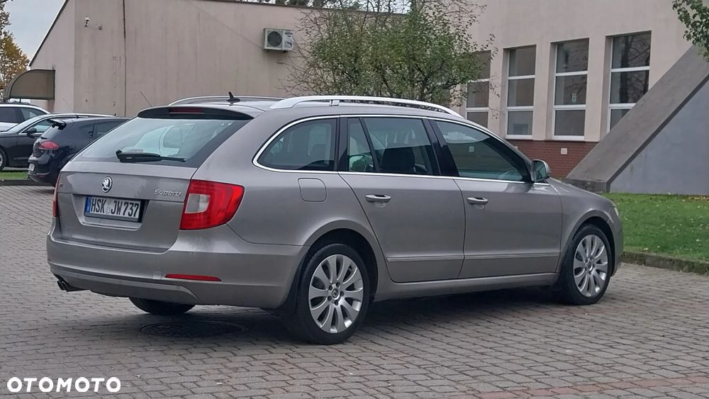 Skoda Superb 2.0 TDI Elegance DSG - 4