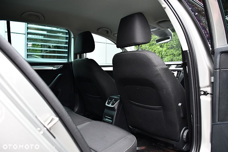 Skoda Octavia 1.6 TDI DSG Style - 19