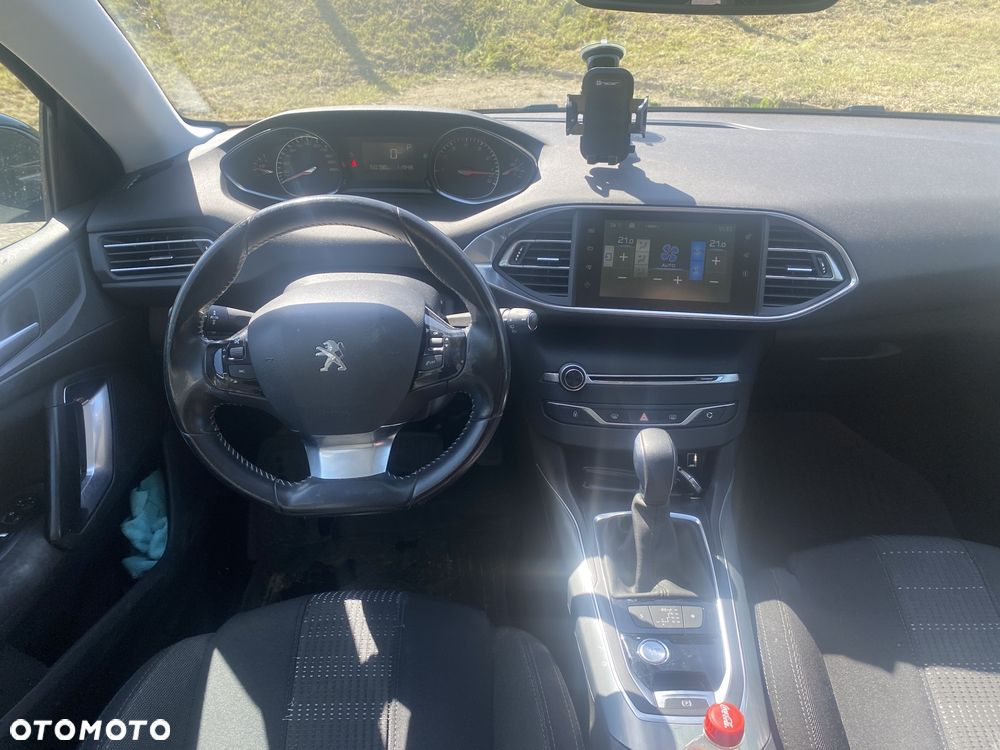 Peugeot 308 SW 1.2 PureTech Allure S&S - 14