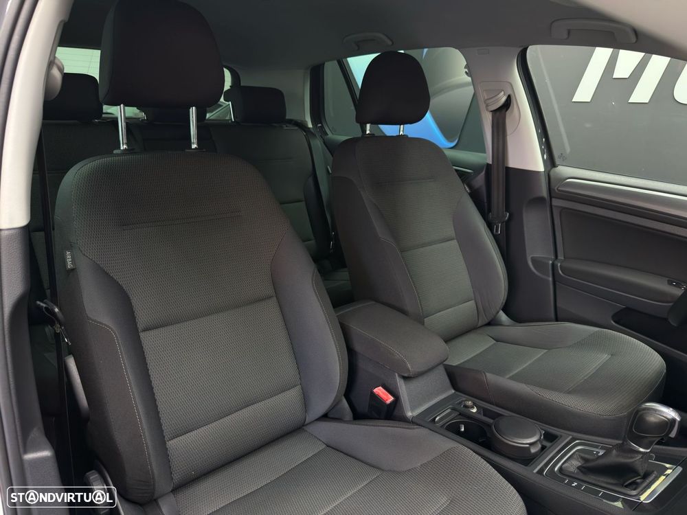 VW Golf 1.6 TDI Confortline DSG - 24