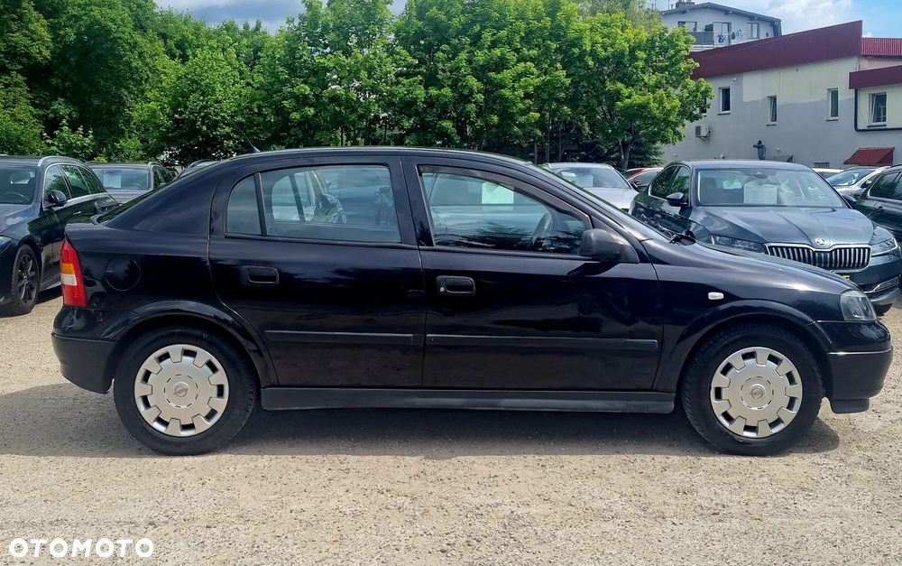 Opel Astra 1.4 Essentia - 9