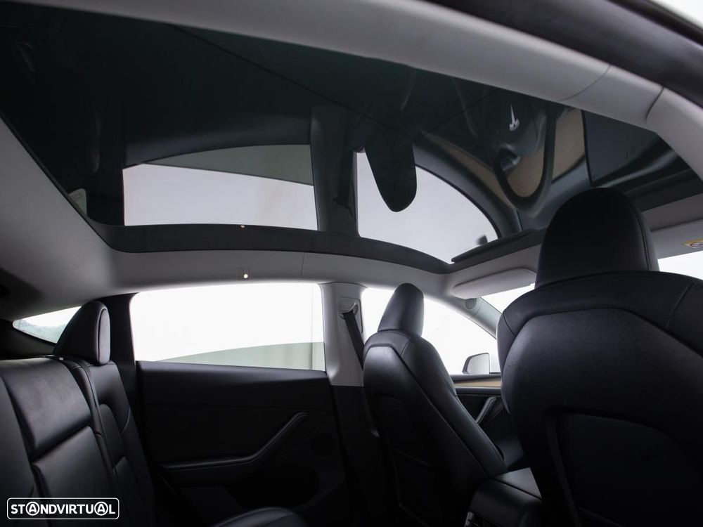 Tesla Model Y Long Range Dual Motor AWD - 14