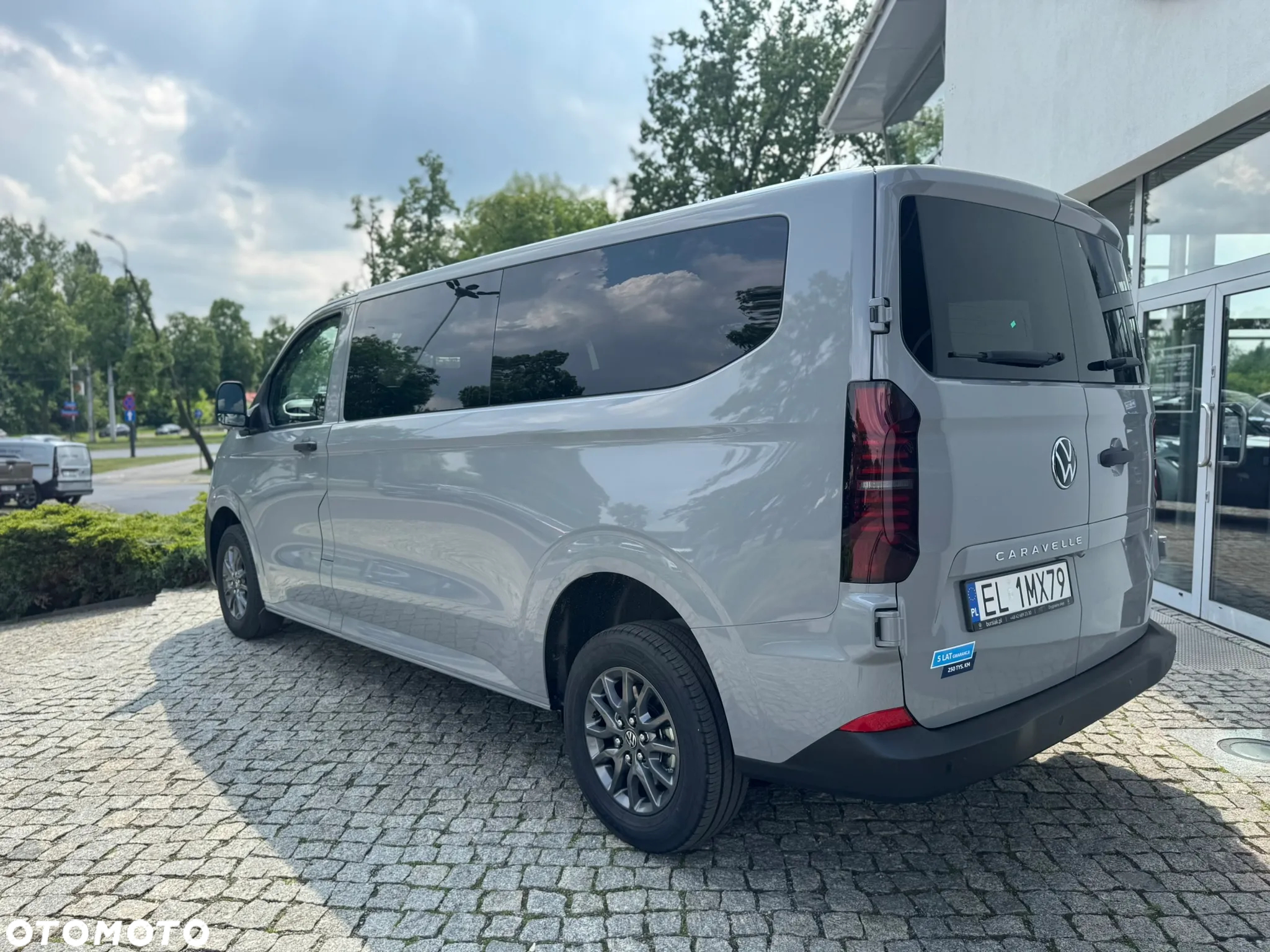 Volkswagen Caravelle - 7