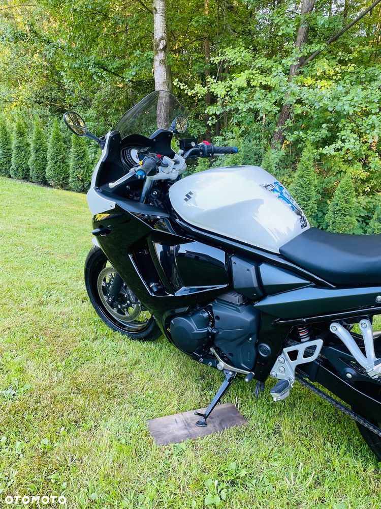 Suzuki GSX - 17