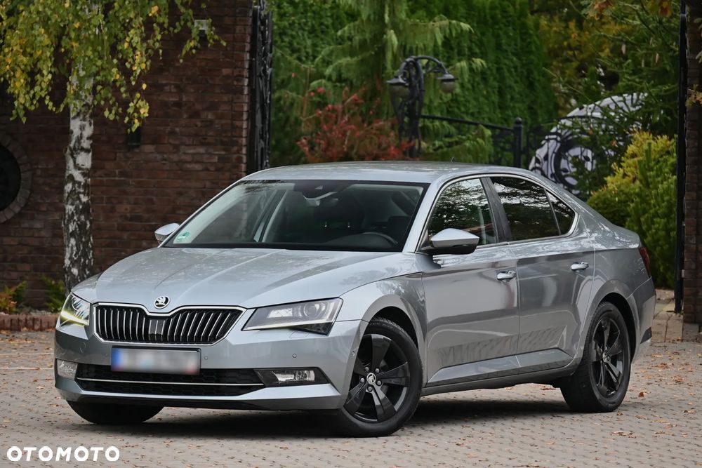 Skoda Superb 2.0 TDI DSG Premium Edition - 27