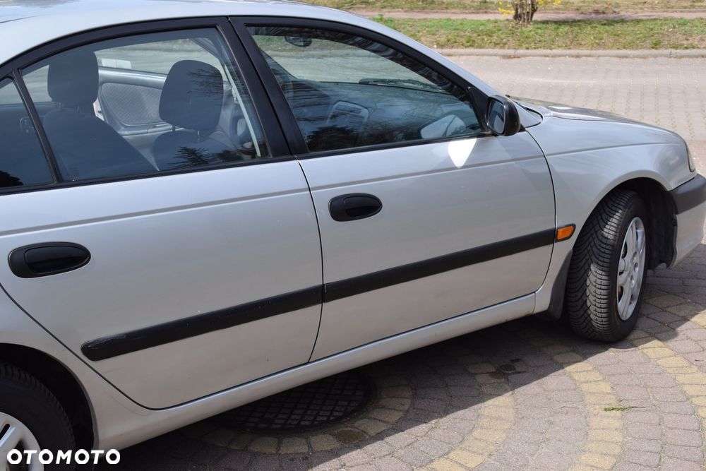 Toyota Avensis 1.6 VVT-i Terra - 4