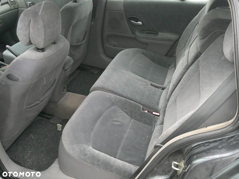 Renault Laguna 1.9 dCi Etoile - 12